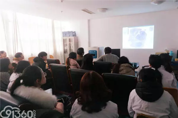 李小秋教授来江都人医传授淋巴瘤病理诊断知识