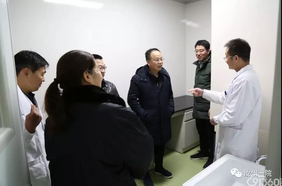郑州大学第一附属医院吕新全教授莅临汝州市第一人民医病理科指导工作