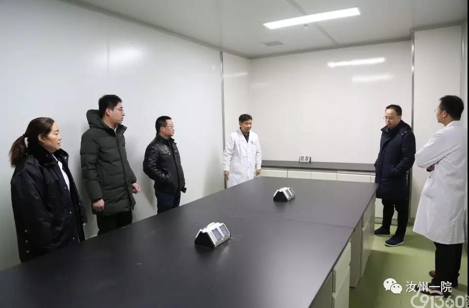 郑州大学第一附属医院吕新全教授莅临汝州市第一人民医病理科指导工作